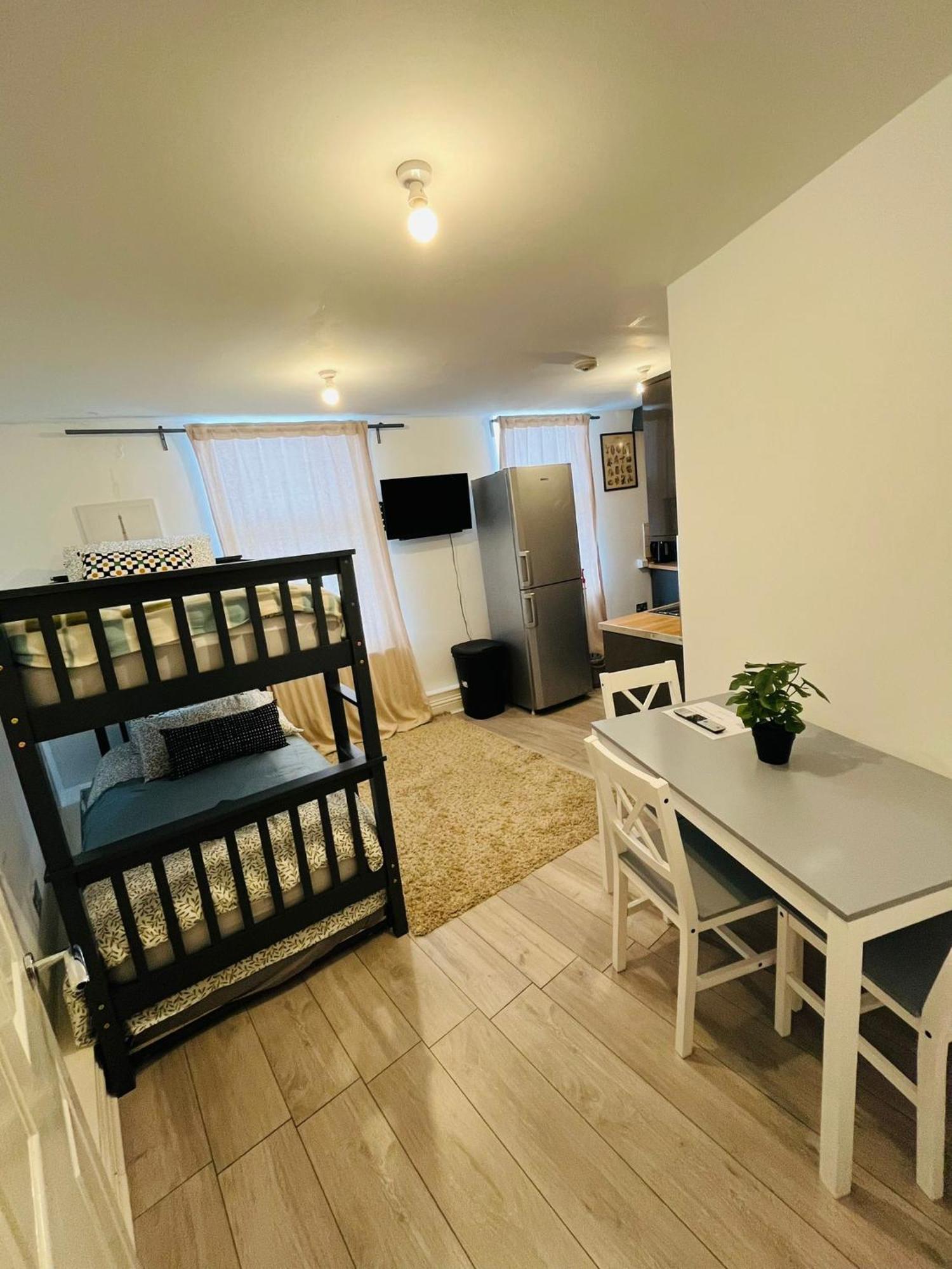 Willesden J Guest Home 4 Лондон Екстер'єр фото